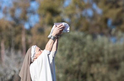 Doemprediker versus Priesteres van het Divine